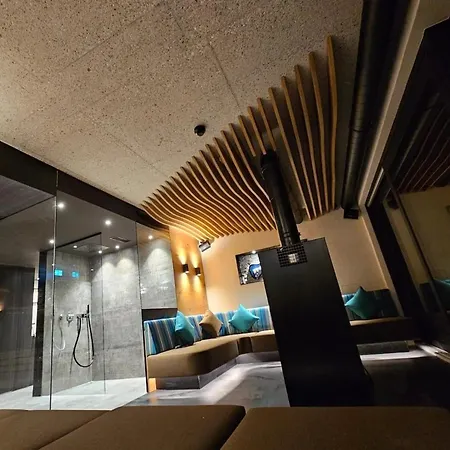 Vakantiehuis In Zillertal Near Slopes & Whirlpool *